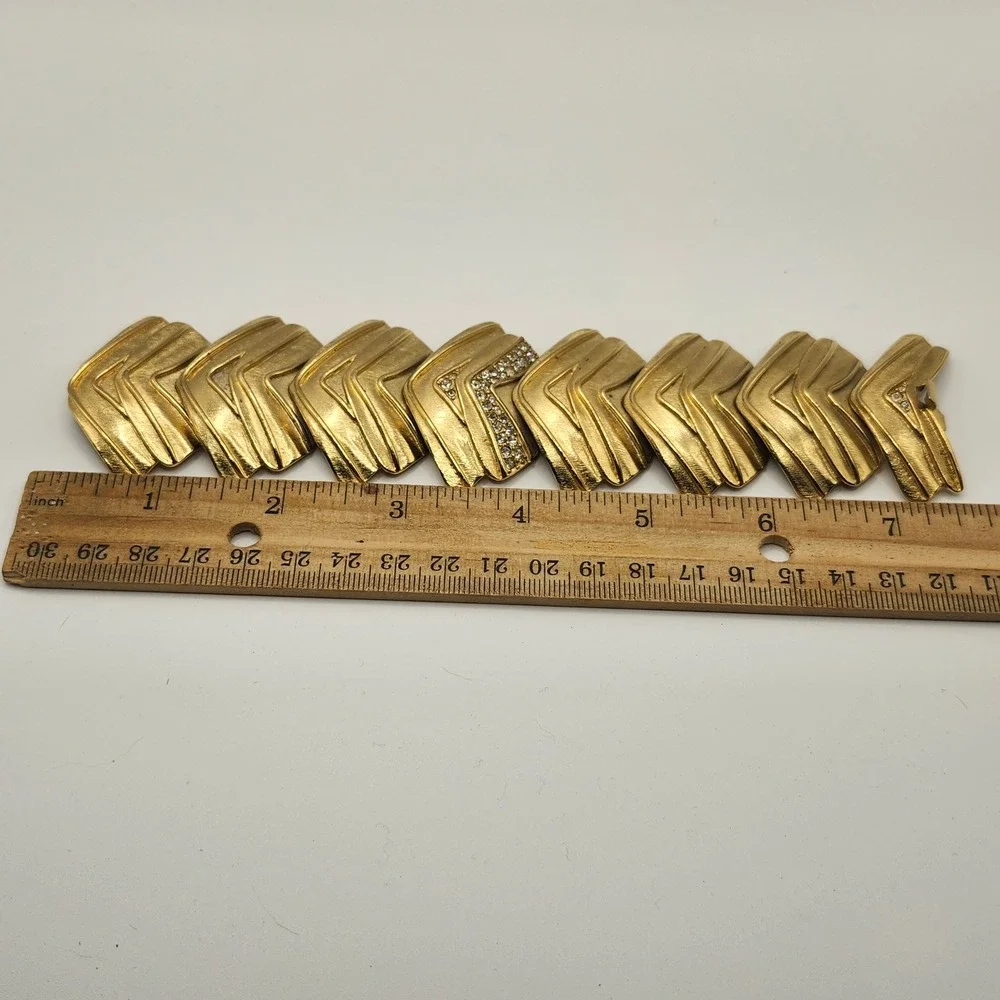 Trifari Marcella Saltz‎ Gold Tone Chevron Link Bracelet Rhinestone Accents Vtg